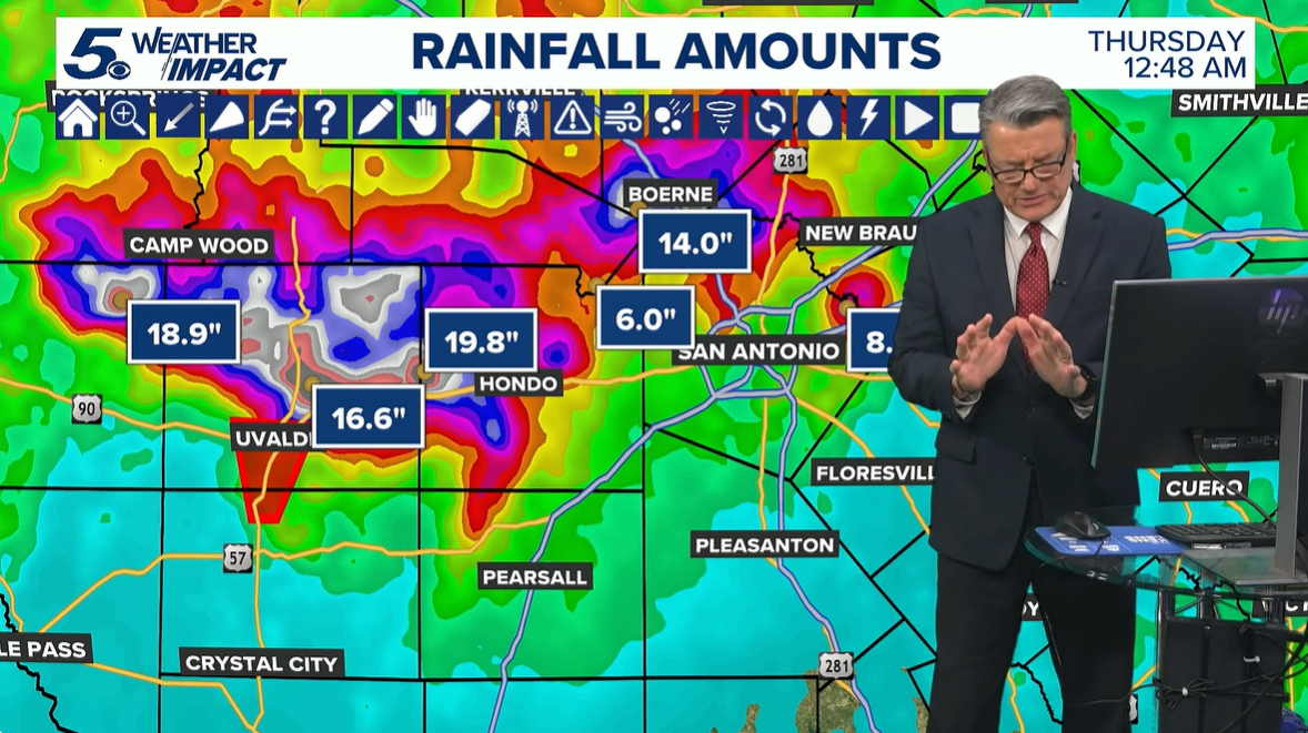 meteorologista-interrompe-previsao-do-tempo-ao-vivo-e-ora-por-vitimas-de-enchentes-no-texas
