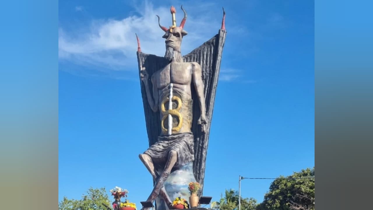 estatua-do-diabo-de-11-metros-e-erguida-no-ce-e-cristaos-reagem:-a-luz-vencera-as-trevas